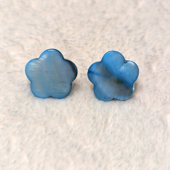 Vintage Dyed Mother of Pearl Blue Floral Pierced Earrings - Picture 2 of 6